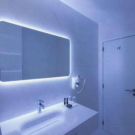 Lutecia Smart Design Готель
