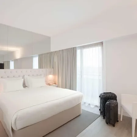 Lutecia Smart Design Готель 4*